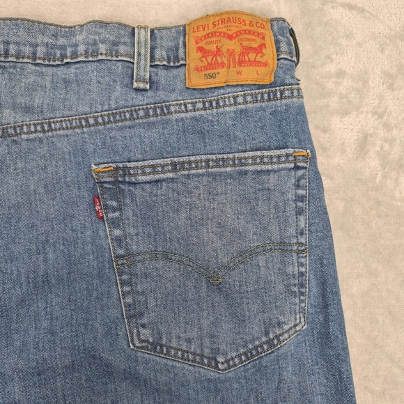 Levis 550 46x32 Relaxed Fit Tapered Leg Blue Jeans Mens Light Wash Big 46 - Picture 8 of 9